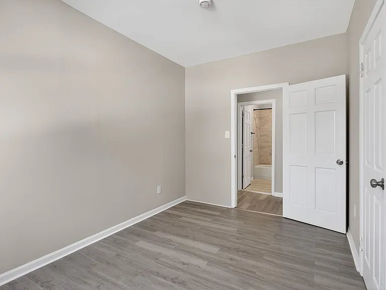 378 Grand St — Photo 24