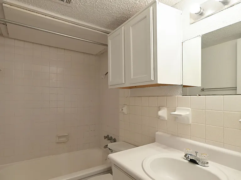 Lila Apartments — Photo 13