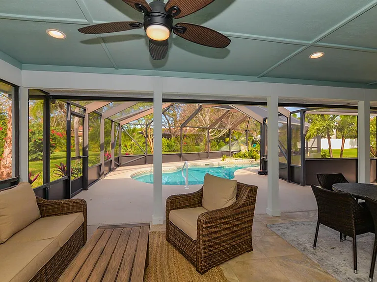 2411 NE Pinecrest Lakes Blvd — Photo 33