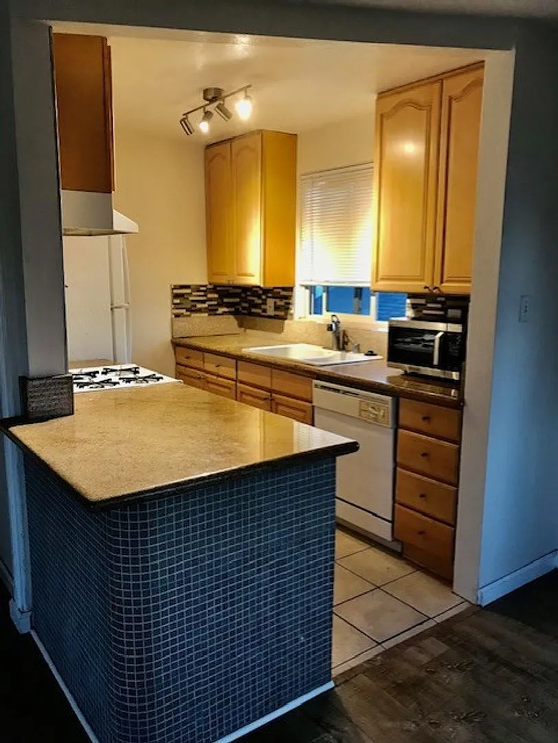 733 Santa Barbara Pl — Photo 4