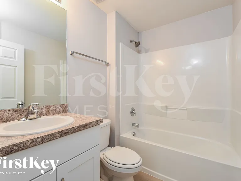 1195 Desmond St — Photo 17