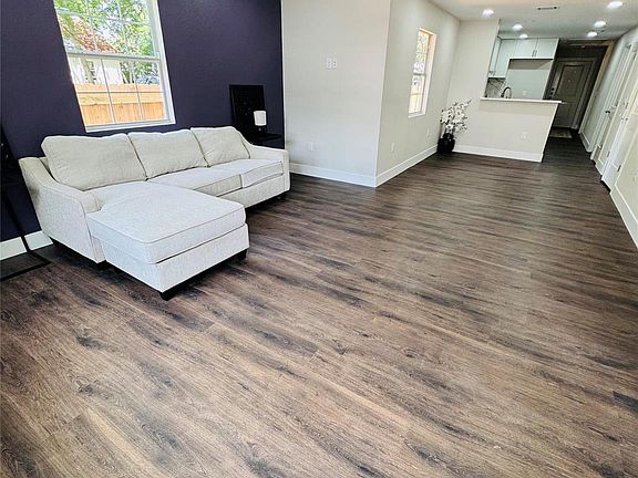 3rd image of 617 Persimmon St