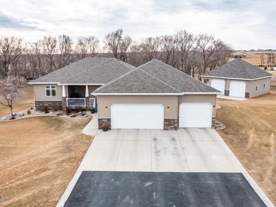 7524 Country Hills Dr, Bismarck, ND, 58503