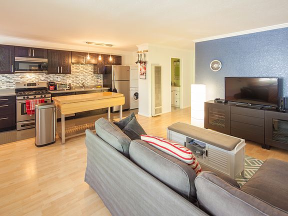 5th image of 3649 Louisiana St APT 110