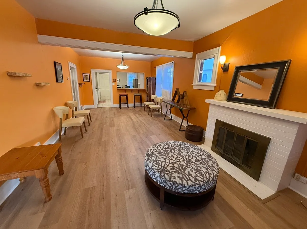 2 bed, 1100 sqft, $2,375 — Photo 2