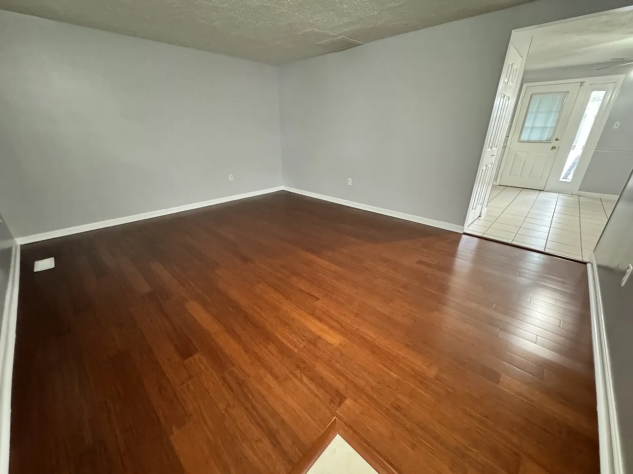 3 bed, 1220 sqft, $2,330 — Photo 3