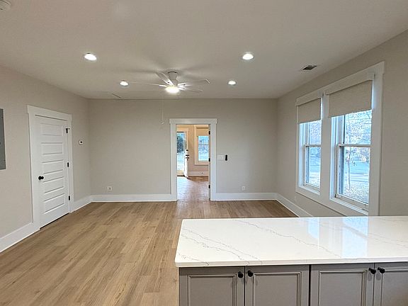 3rd image of 398 Buena Vista Ave