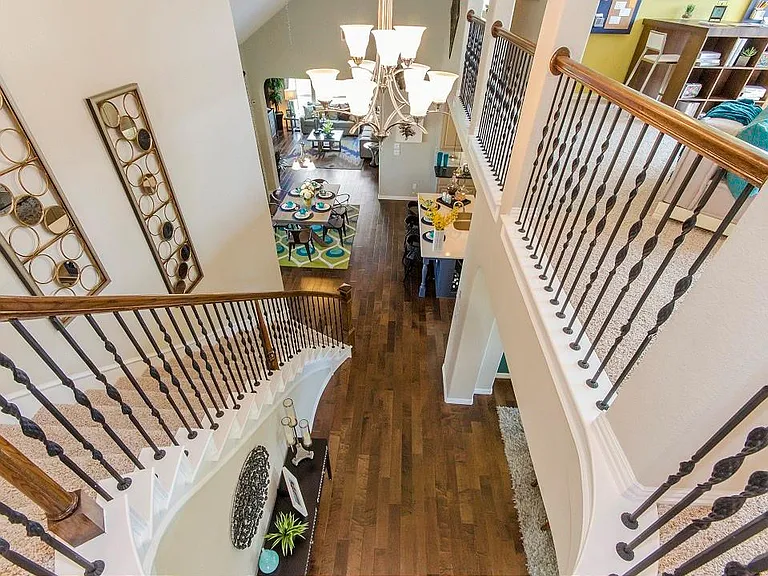 6105 Claridge Ln — Photo 8