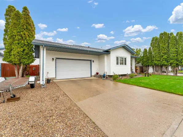2121 W Hull Way NE, Medicine Hat, AB T1C 1R9