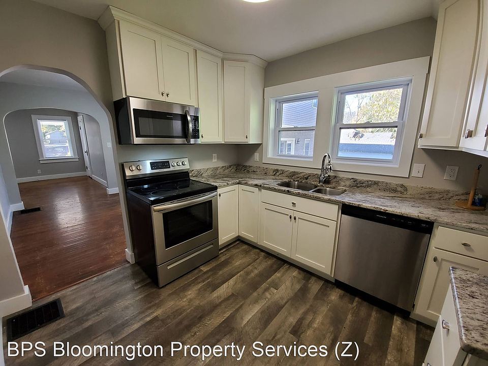 1st image of 119 S Clark St #10591262