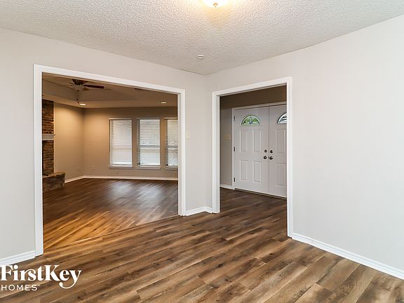4th image of 2102 Greenbriar Ct