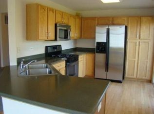 651 Lincoln Station Dr, Oswego, IL 60543