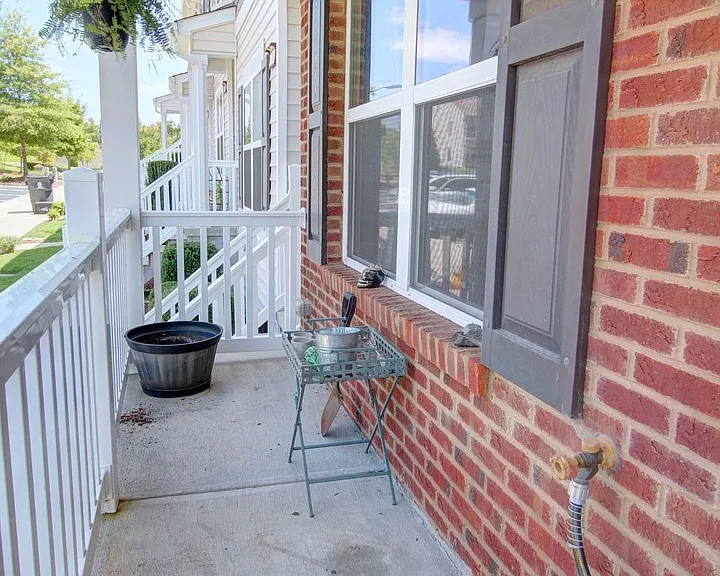 100 Stratford Lakes Dr #110 — Photo 2