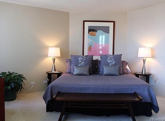 Master bedroom (with king size bed)