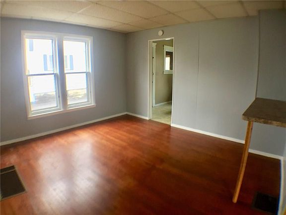 5th image of 135 E Elmwood Ave