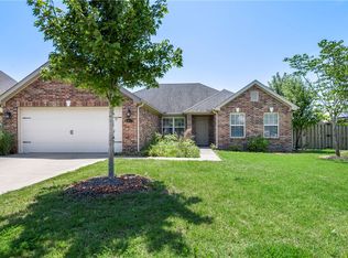 111 Windsor Ave, Lowell, AR 72745