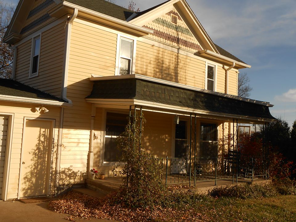 856 Edwards