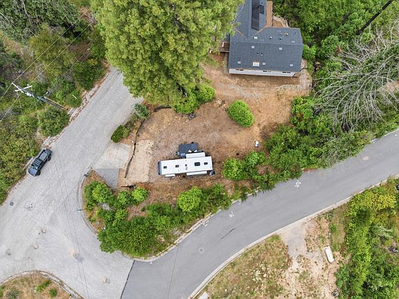 5th image of 135 Fallen Leaf Dr