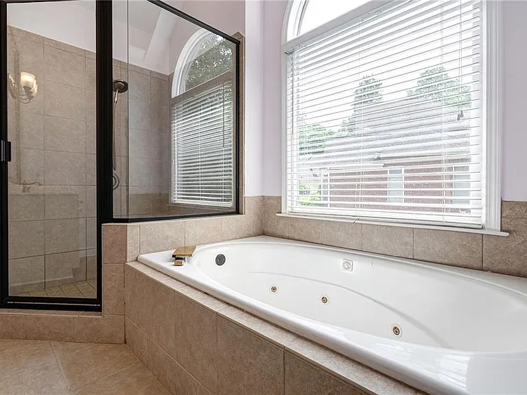 168 Highgrove Dr — Photo 42