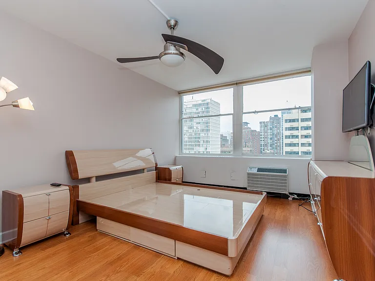 30 E Elm St #14A — Photo 9