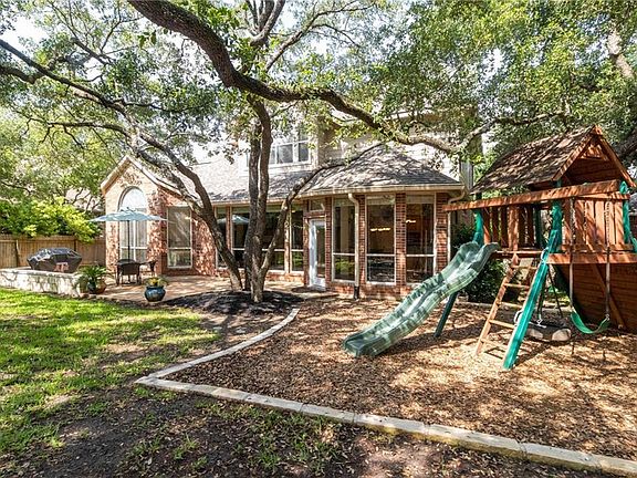 5th image of 2811 Forest Green Dr