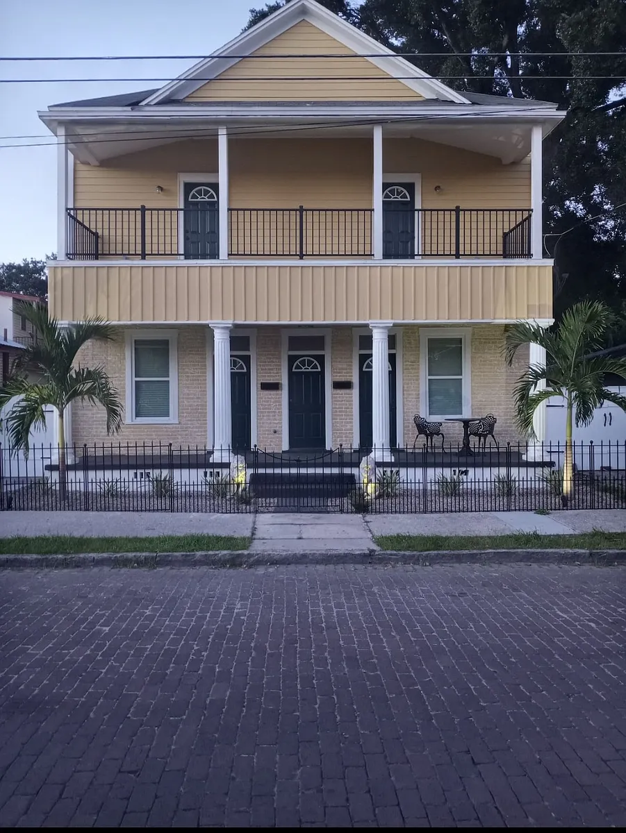 Building Photo - 2416 E Clark St #1