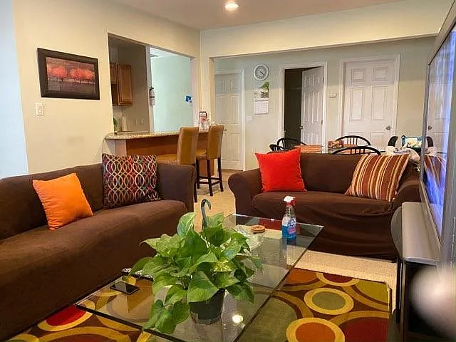 5736 N Willow Crest Ave — Photo 4