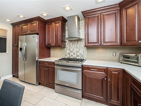 3rd image of 900 Logan Ave