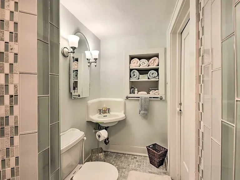 W James St — Photo 15