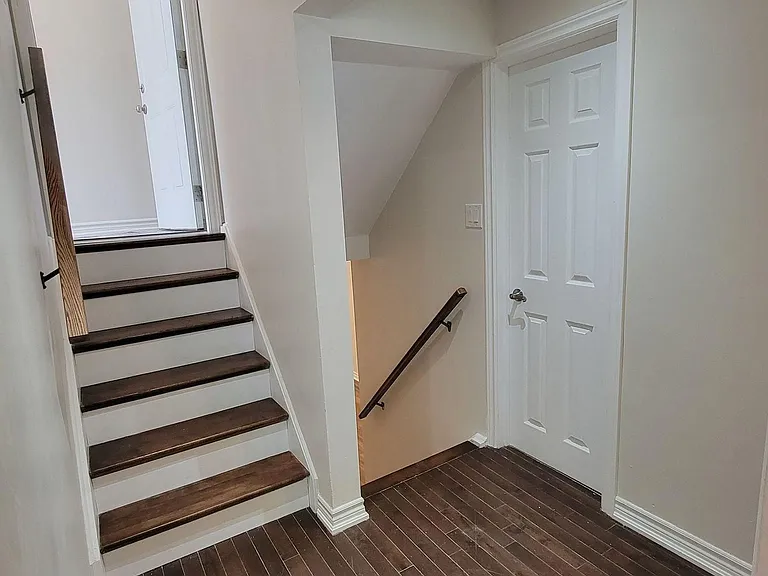 20 Mowat Cres #LOWER — Photo 7