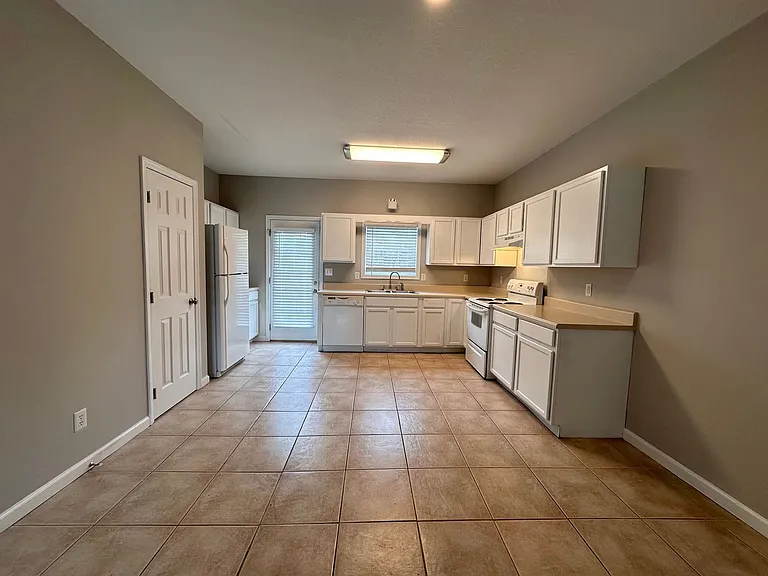 Rand Powell Apartment Homes — Photo 13