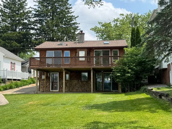 1508 Lakeview Dr, Wolverine Lake, MI 48390