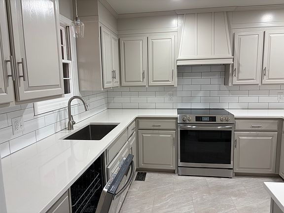 5th image of 1336 W Twin Springs St