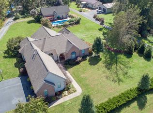 305 Bowers Ln, Morgantown, WV 26508