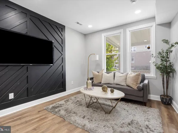 2754 Ellicott Dr, Baltimore, MD 21216