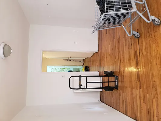 Rented by Mahzari Realty Inc | media 7