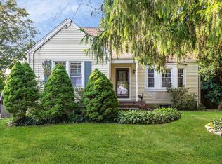12 Clearview St, Huntington, NY 11743