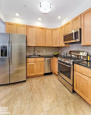 3rd image of 171 Henry St #3C