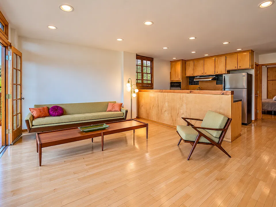 7042 Pacific View Dr