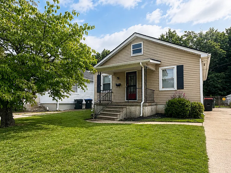 3028 University Rd — Photo 1