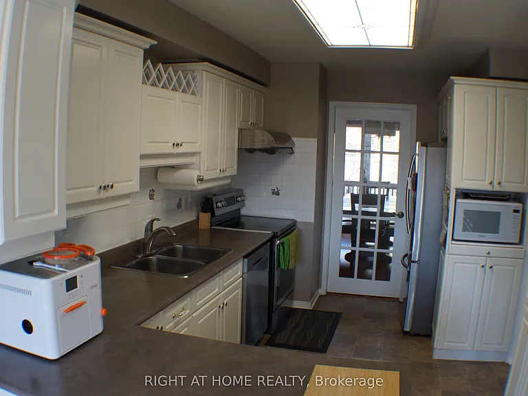 1140 Leewood Dr — Photo 11