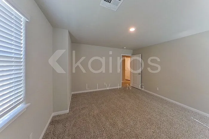 712 Saint James Pl — Photo 17