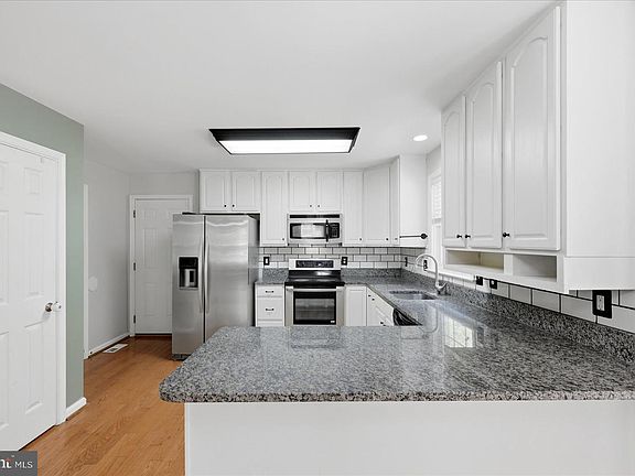 2nd image of 10277 River Rd