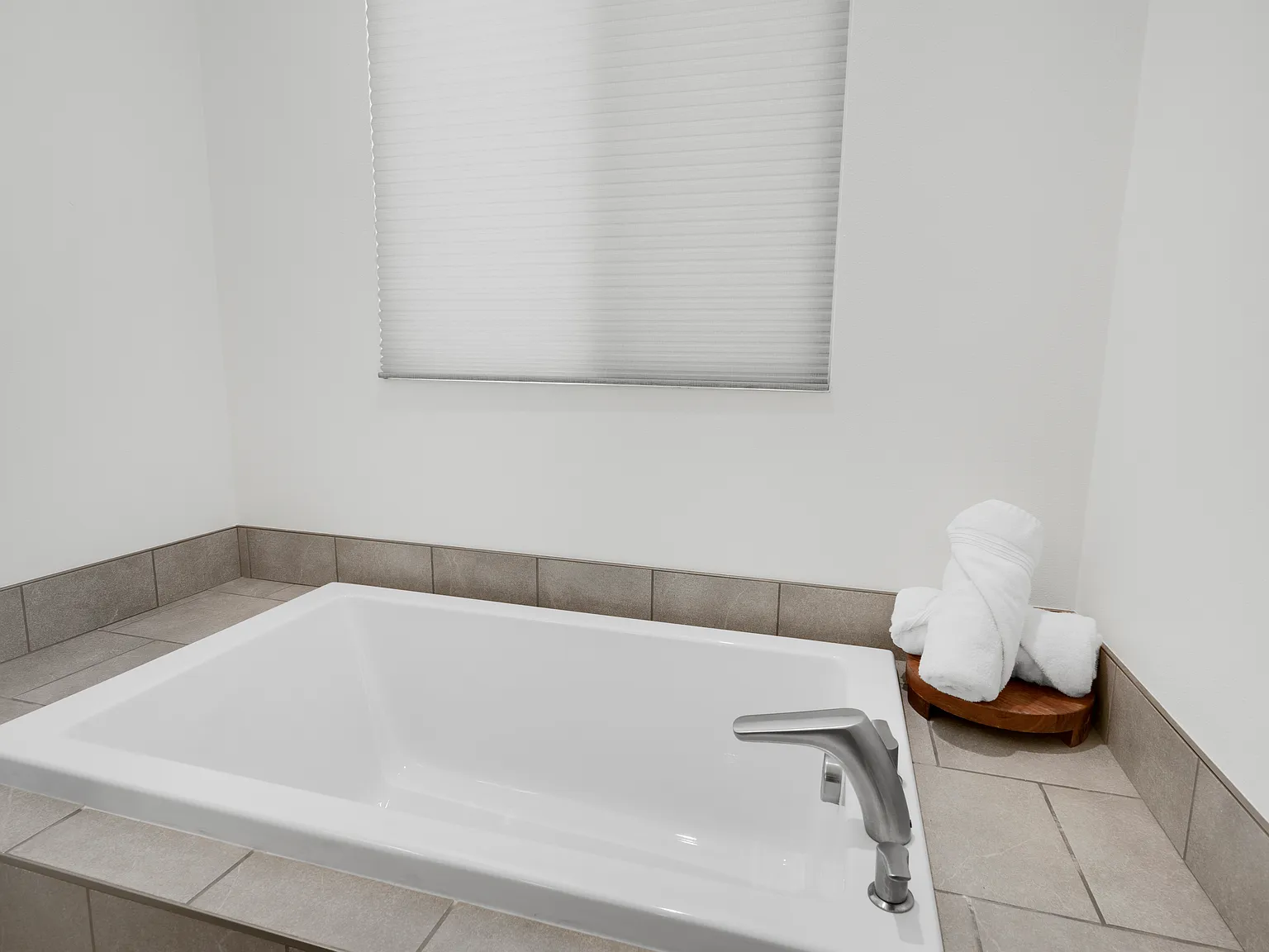 3 bed, 2184 sqft, $9,500 — Photo 3