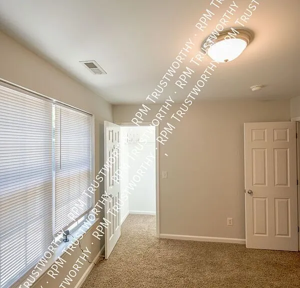 1922 Lost Ln — Photo 5