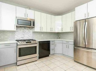 28-47 35th St #1A, Astoria, NY 11103
