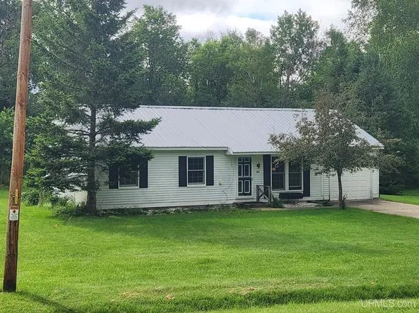 260 W Ice Lake Rd, Iron River, MI 49935