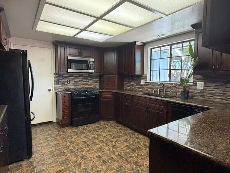 1309 Cheyenne Ln — Photo 4