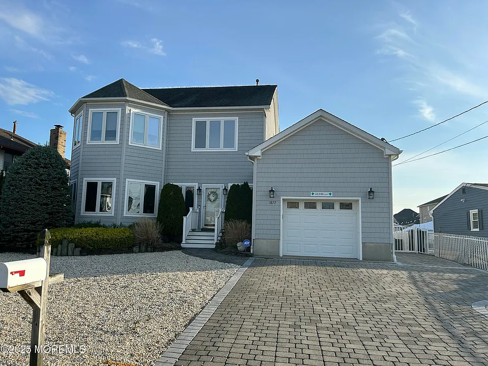1877 Compass Ct