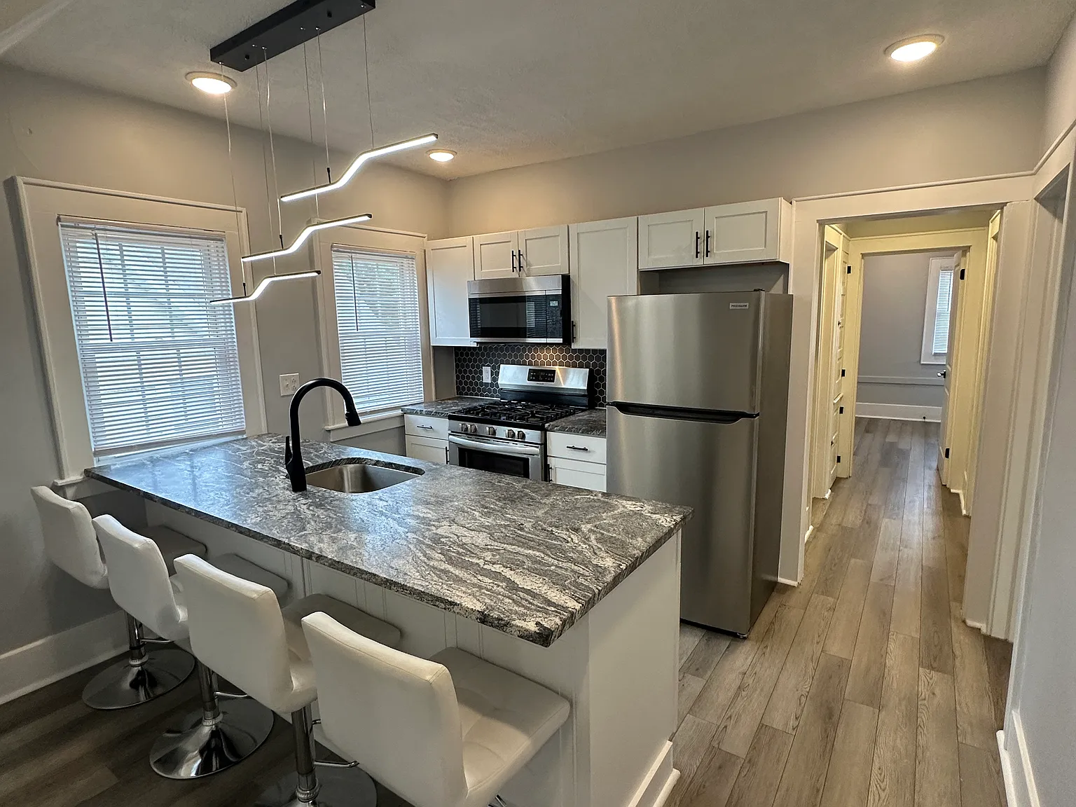 2 bed, 825 sqft, $1,495 — Photo 1
